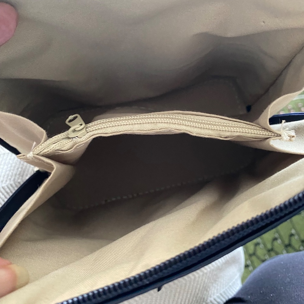 Italian leather pea green bag - Picture 3 of 3